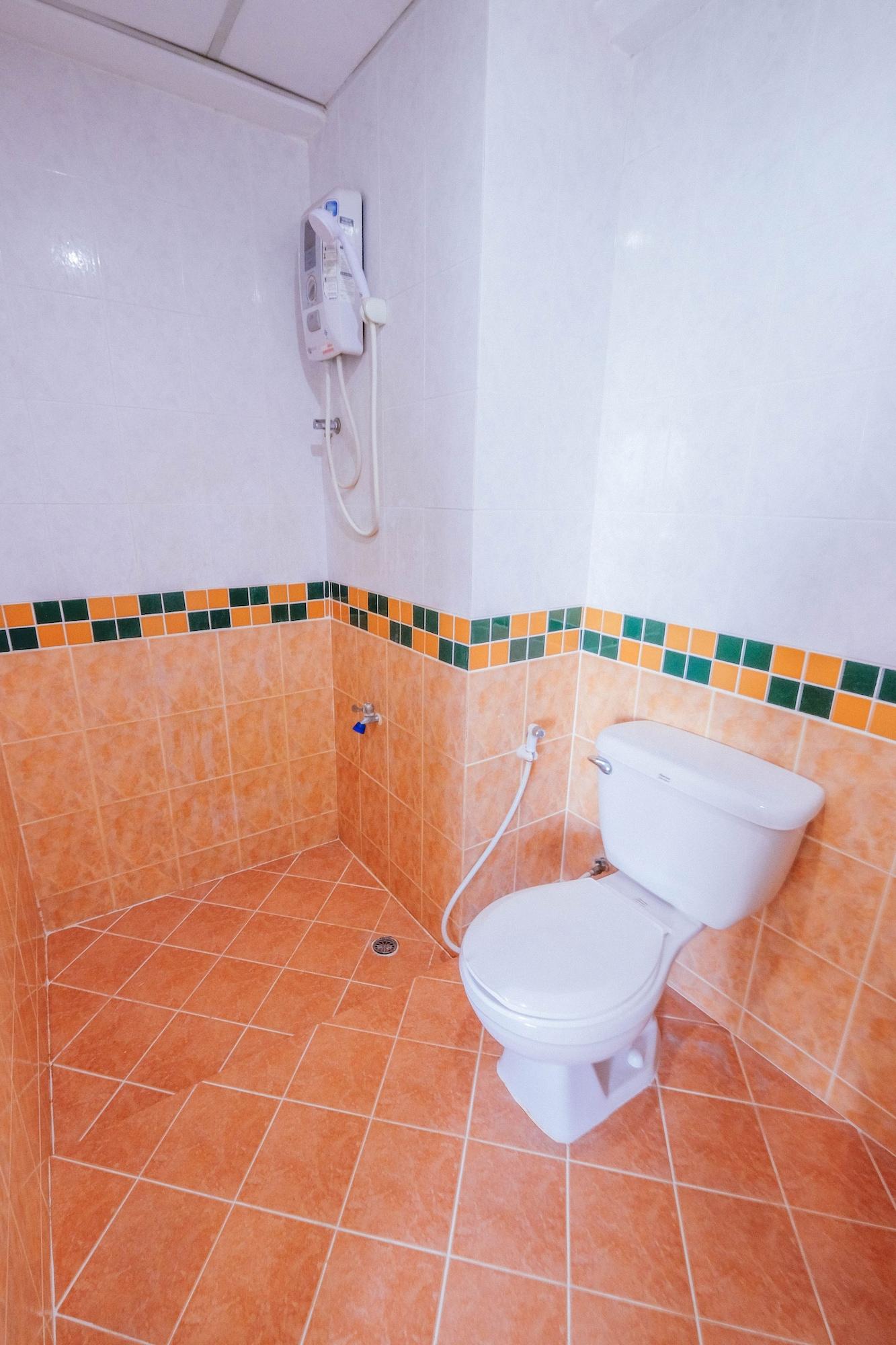 Golden House @ On-Nut Station Motel Банкок Екстериор снимка