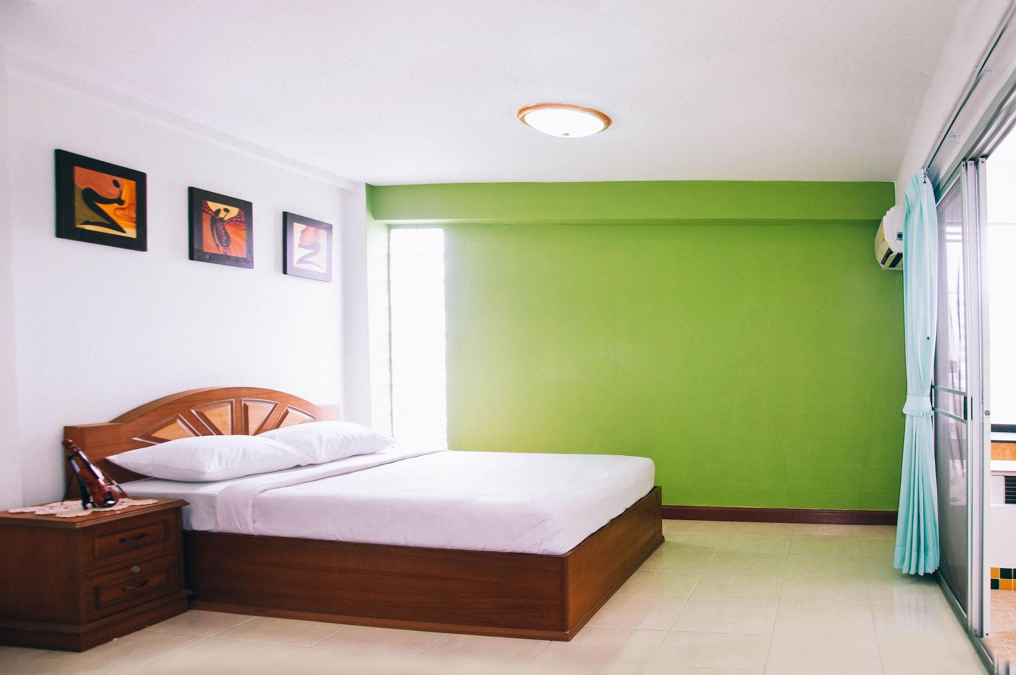 Golden House @ On-Nut Station Motel Банкок Екстериор снимка