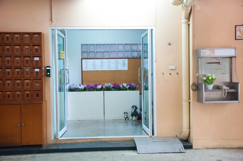 Golden House @ On-Nut Station Motel Банкок Екстериор снимка