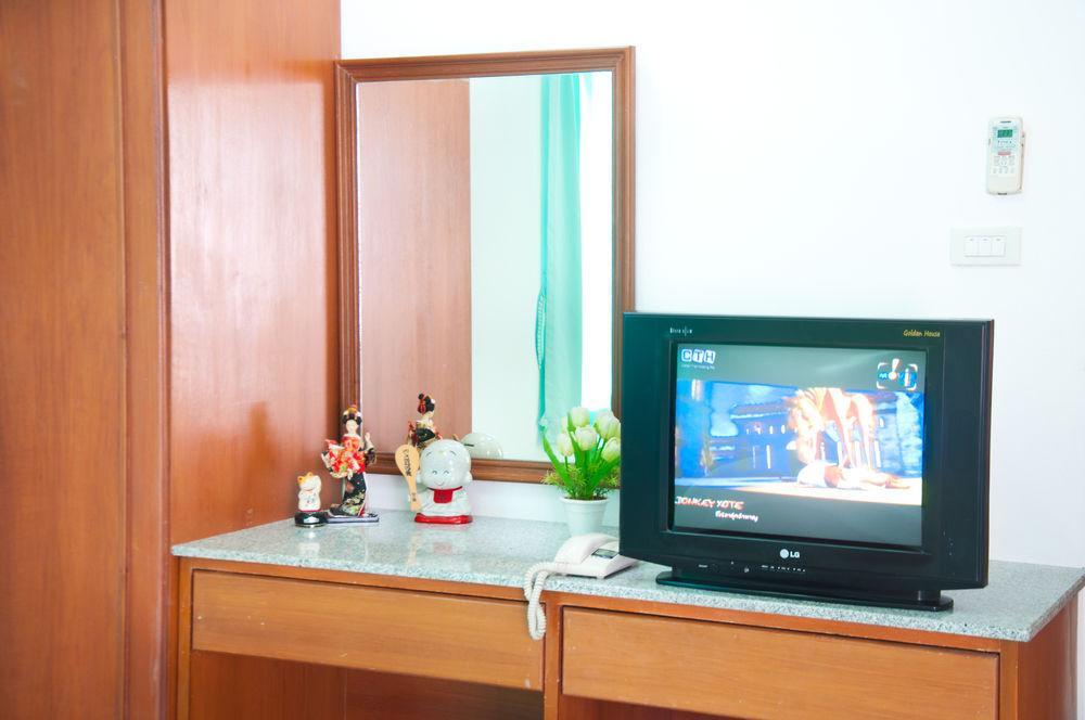 Golden House @ On-Nut Station Motel Банкок Екстериор снимка
