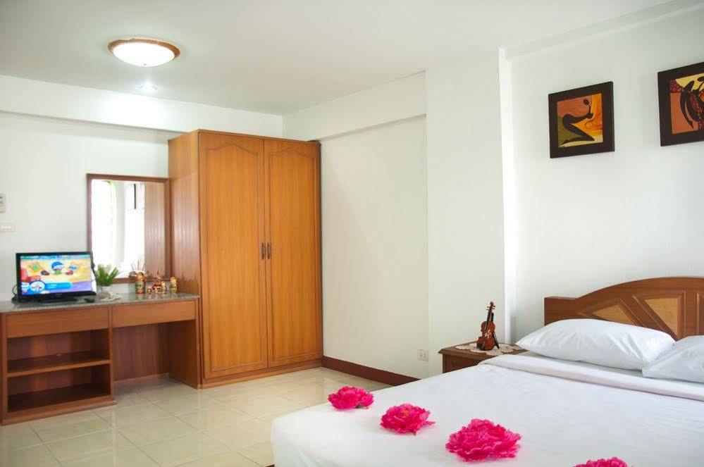 Golden House @ On-Nut Station Motel Банкок Екстериор снимка