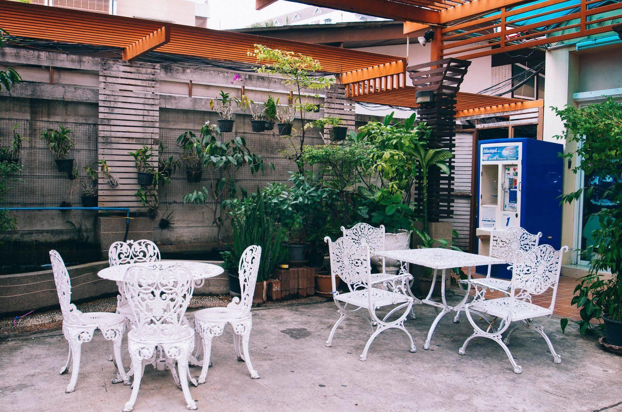 Golden House @ On-Nut Station Motel Банкок Екстериор снимка