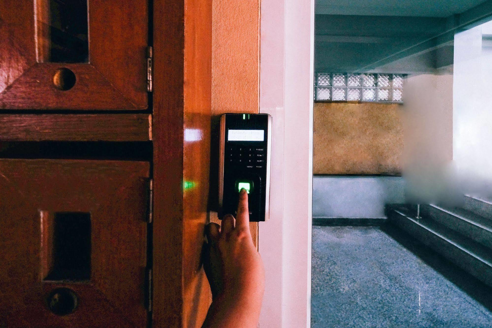 Golden House @ On-Nut Station Motel Банкок Екстериор снимка